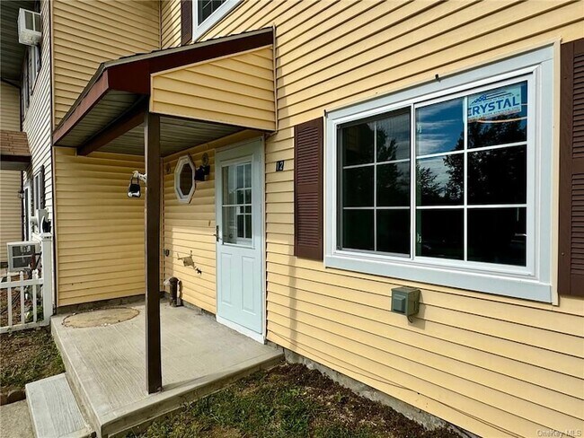Building Photo - 12 Cedar Ct