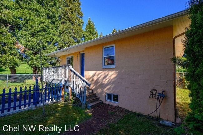 Building Photo - 2 br, 2 bath House - 4400 S. Webster St