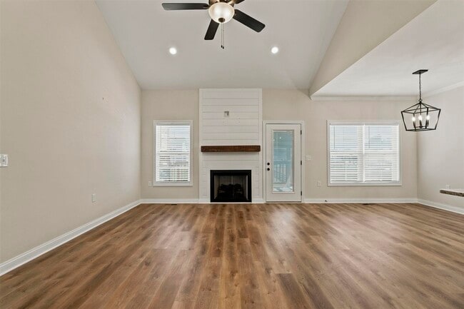 Building Photo - 845 Poplar Log Dr