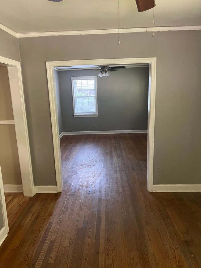 Building Photo - 3 bed, 1 bath near the University of Memphis