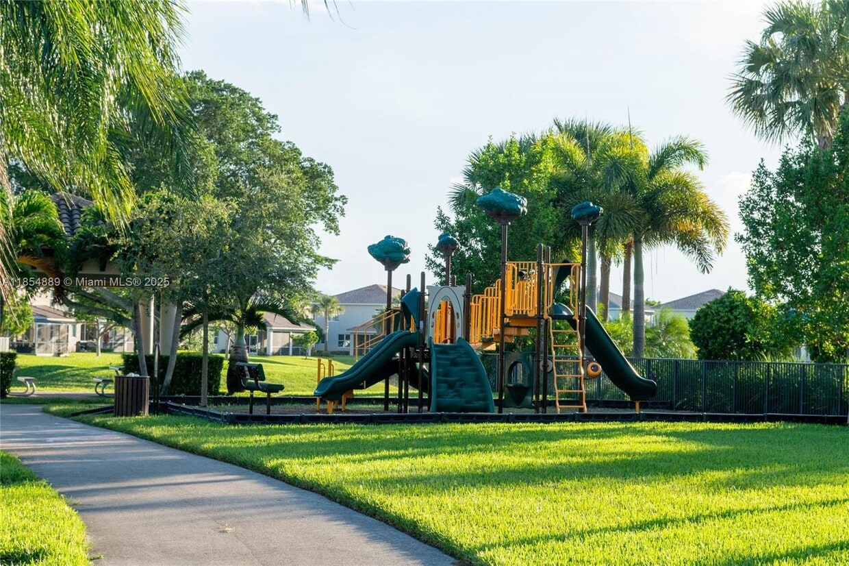 Foto principal - 911 Hillcrest Ct