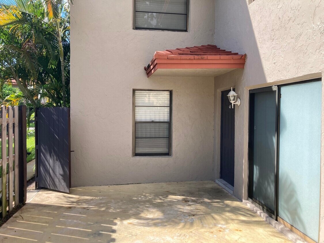 1465 SW 25th Ave, Boynton Beach, FL 33426 Townhome Rentals in Boynton