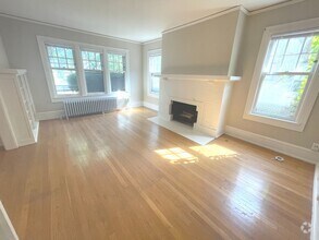 Building Photo - 2541 N Lake Dr