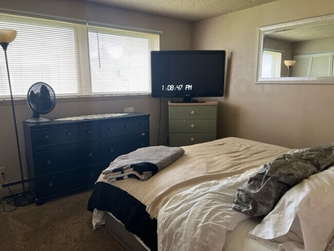 Building Photo - Foothills Duplex
