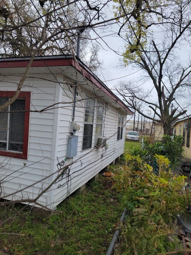 Building Photo - Charming 3 Bedroom Single Family in Houston