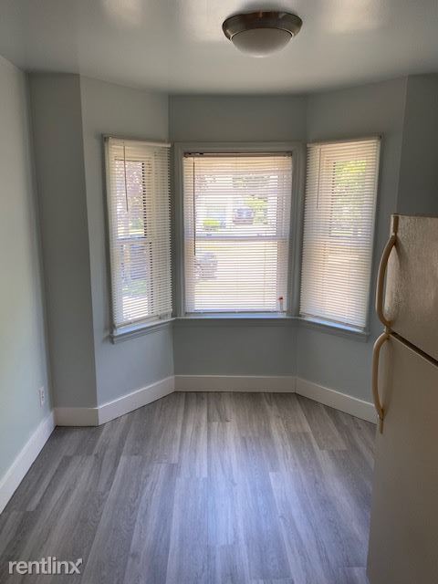 Building Photo - 3 br, 1.5 bath House - 20444 Kenosha St