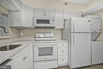 Building Photo - 1805 Crystal Dr