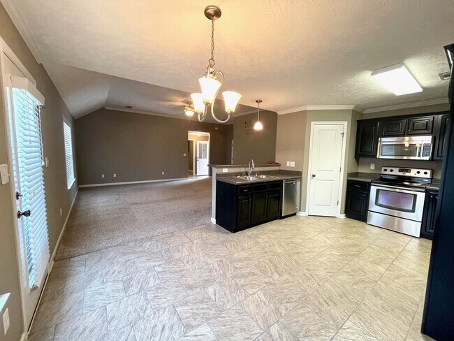 Building Photo - Where style meets comfort