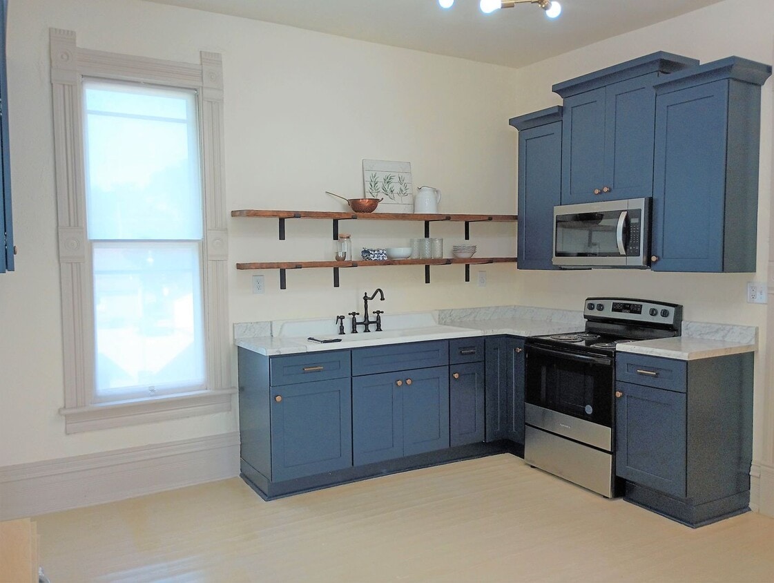 Primary Photo - BEAUTIFUL 2/2 DUPLEX APARTMENT ***Ground L...