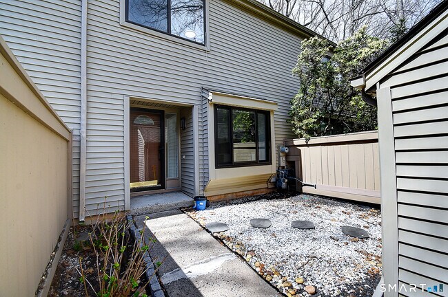 Foto del edificio - 32 Farmington Chase Crescent
