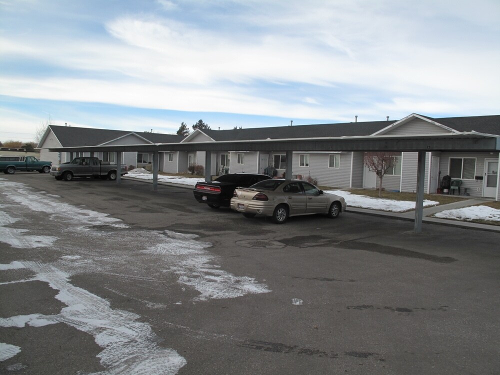 Primary Photo - 1601 Falcon Dr