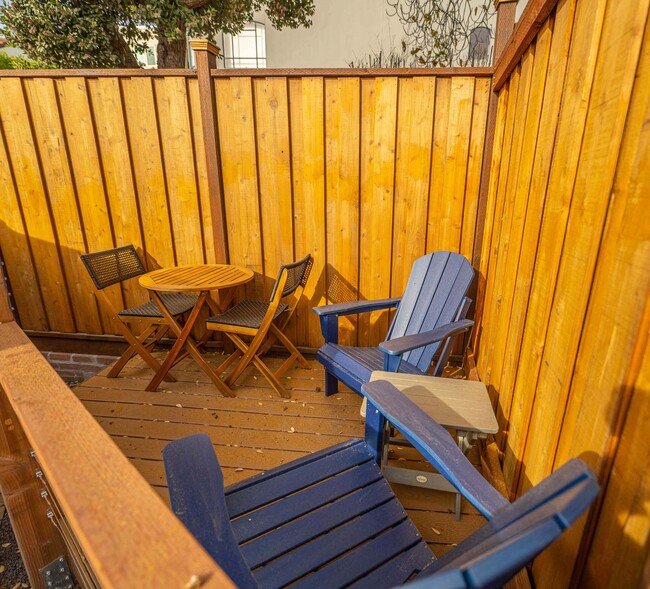 Sunny Private Deck - 1428 Kearny St