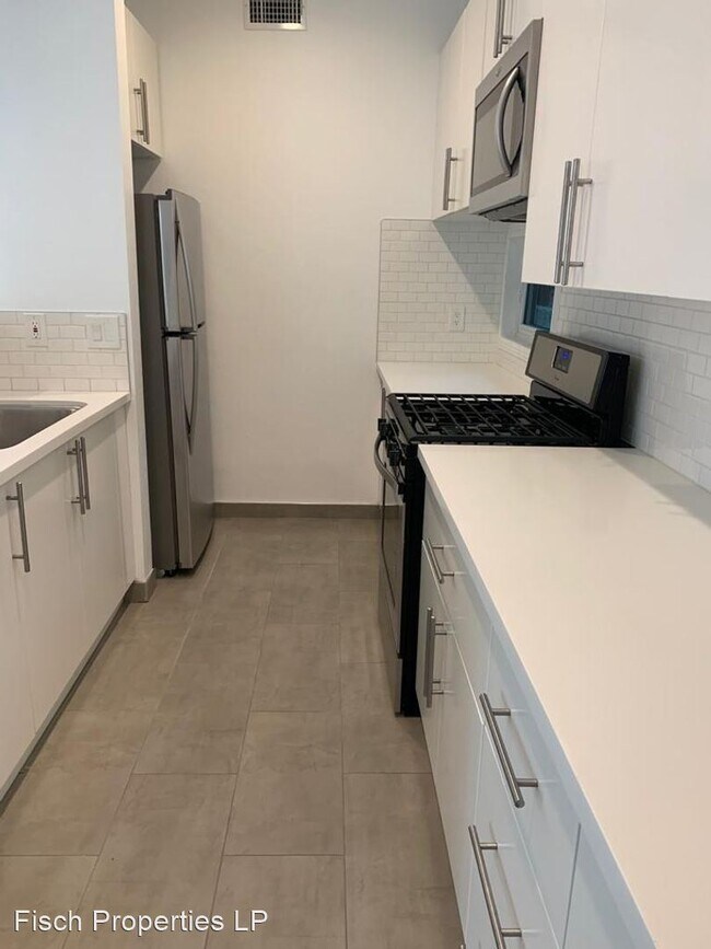 Building Photo - 733 Huntley Dr