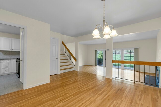 Building Photo - 10 Shelley Pl