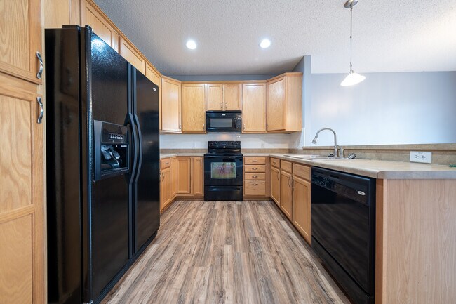 Foto del edificio - 11816 Emery Village Dr N