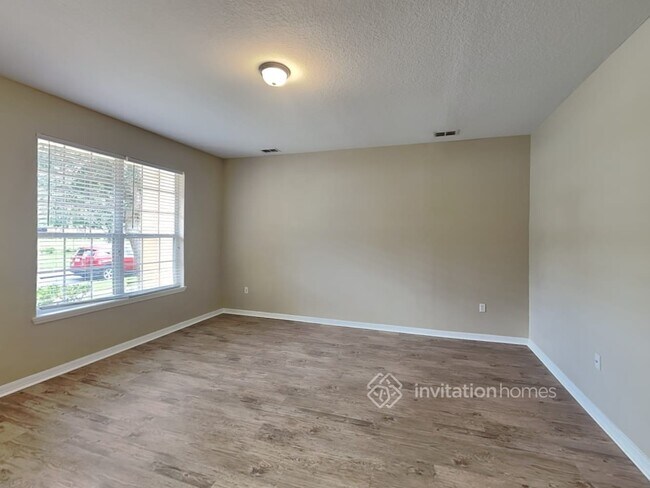 Foto del edificio - 2861 St Clair St