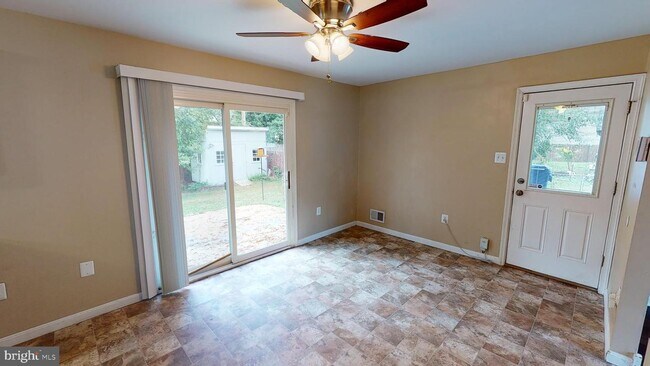 Building Photo - 824 Roxbury Ct