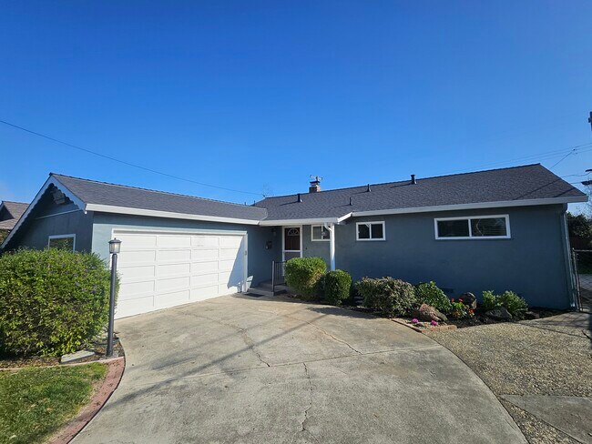 Frente de la casa - 686 Coakley Dr