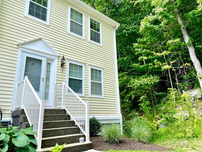 Building Photo - 631 Danbury Rd