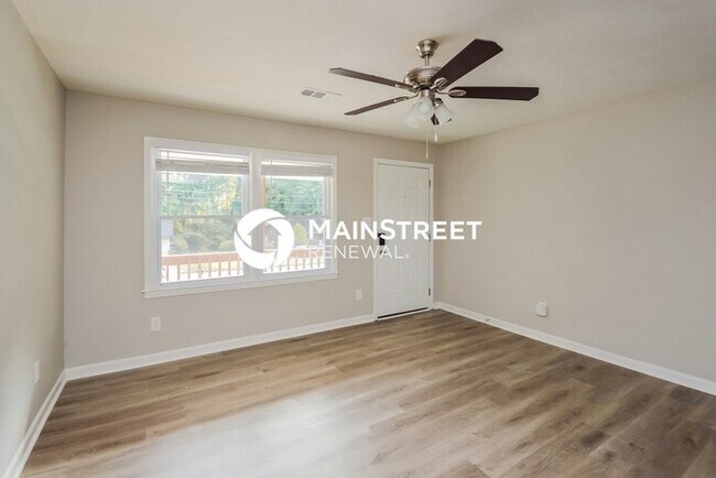 Foto del edificio - 3 Bedroom Pet-Friendly Home in COVINGTON, GA with Main Street Renewal