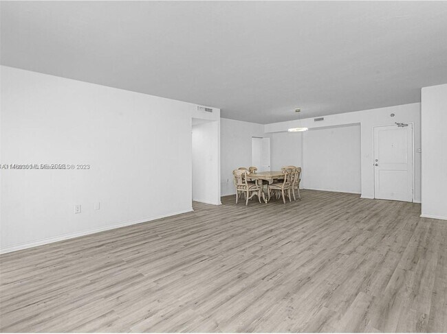 Building Photo - 10185 Collins Ave