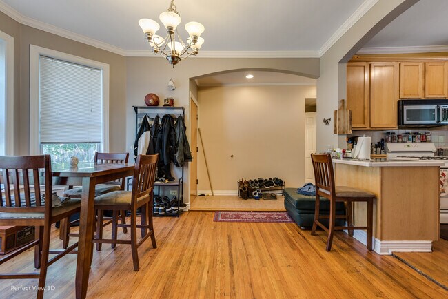 Foto del edificio - 3120 N Oakley Ave