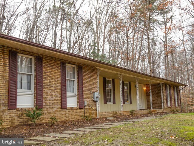 Building Photo - 690 Discovery Rd