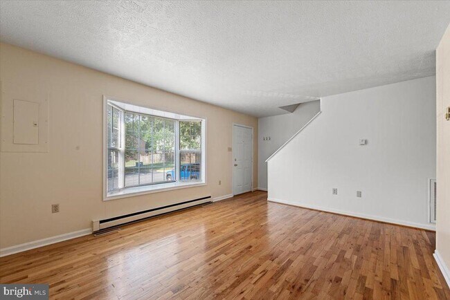 Foto del edificio - 214 Waterford Ln