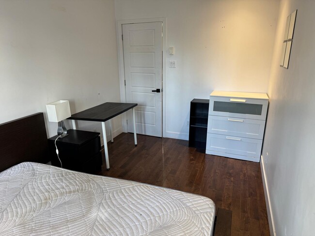 Building Photo - 4409 Boul Saint Laurent