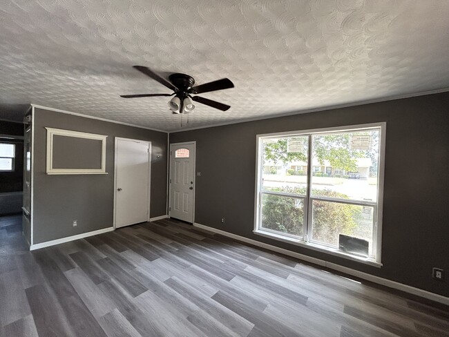 Building Photo - 2805 Belmoor Ave