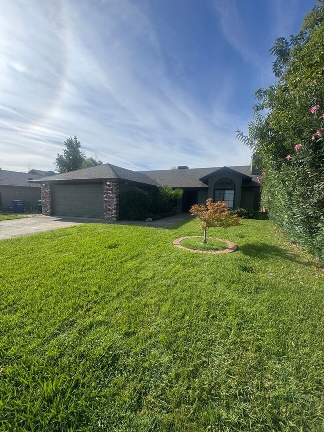 Building Photo - 2409 Candlewood Dr