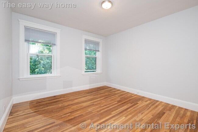 Building Photo - 18 A Forest St