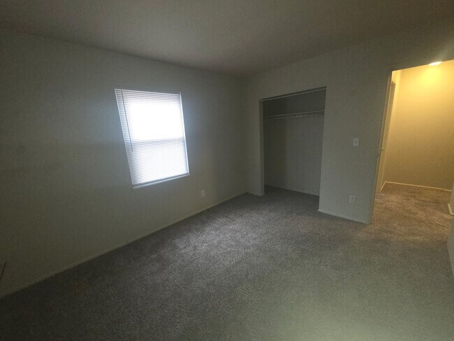 Foto del edificio - 413 Mathews Rd