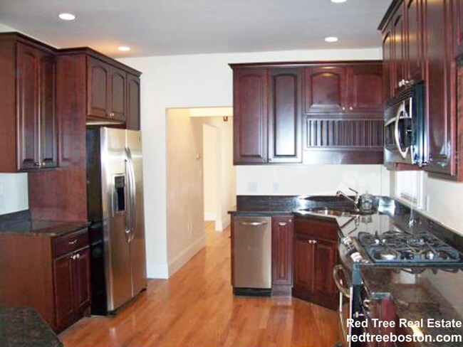 Building Photo - 1063 Beacon St