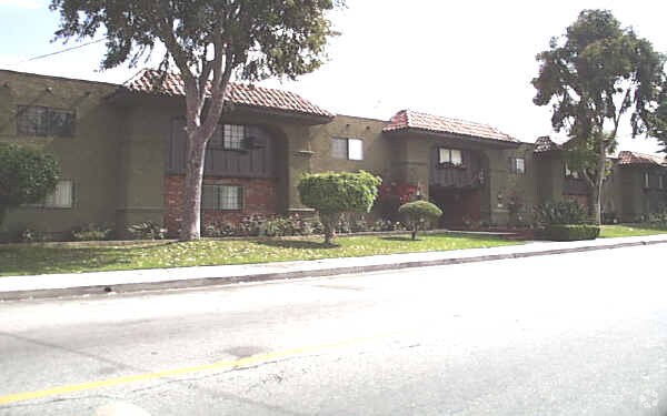 Primary Photo - 120 - 801 E Palmer Ave