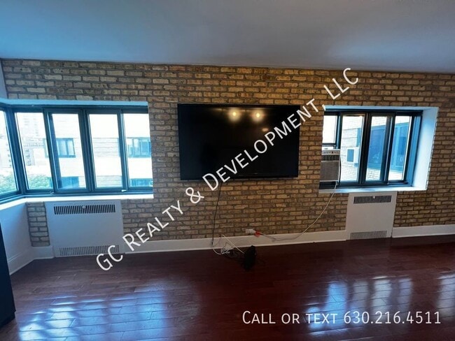 Building Photo - 5048 N Marine Dr