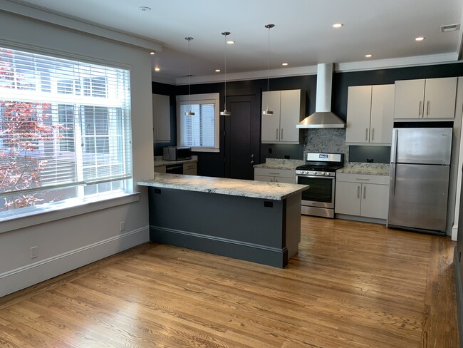 Huge kitchen/Family Room - 1155 Hyde St