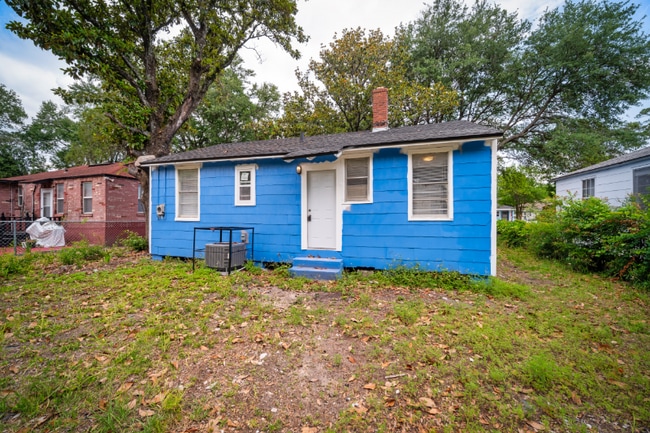 Building Photo - 1723 E 23rd St