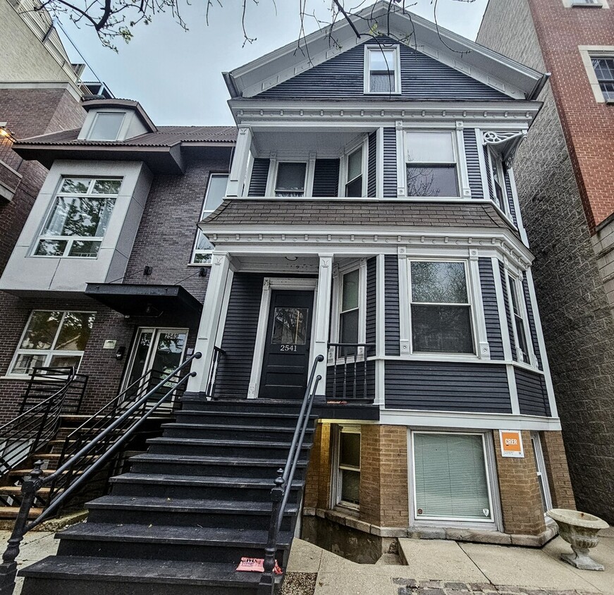 Primary Photo - 2541 N Southport Ave