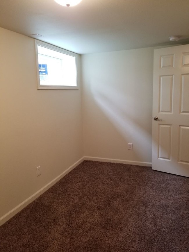 Building Photo - Studio, 1 bath House - 829 Warren Ave B