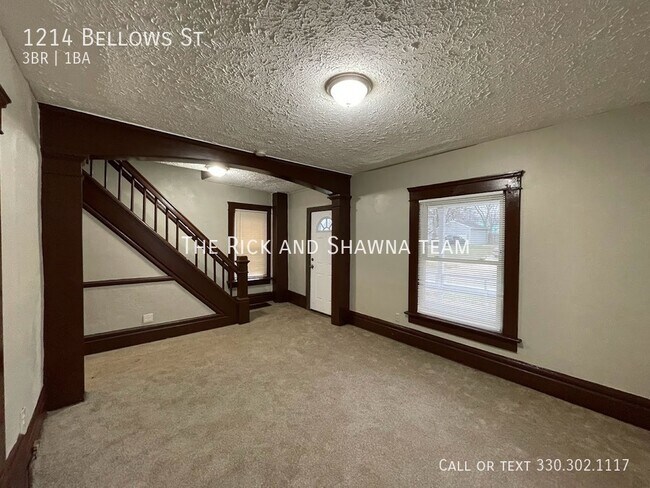 Building Photo - Three bathroom two bathroom home for rent