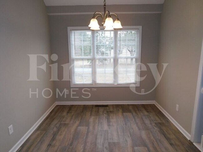 Building Photo - 4040 Oglesby Rd