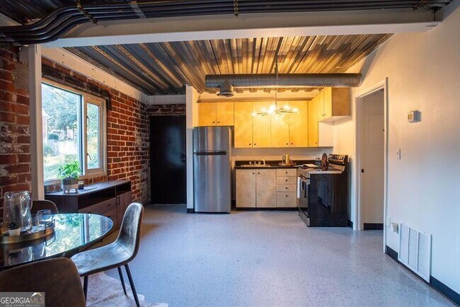 Building Photo - 15 Burbank Dr NW