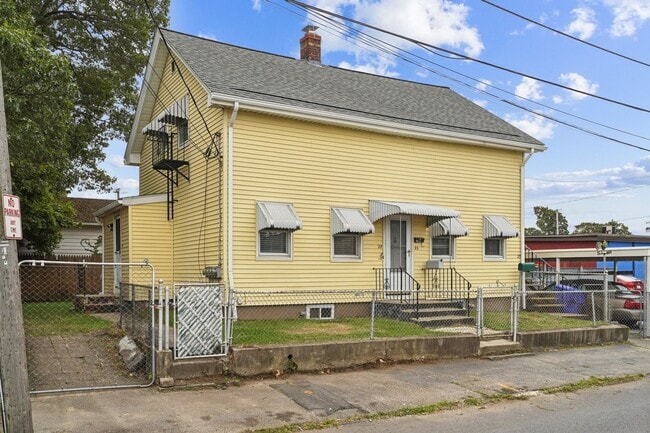 Building Photo - 25 Slade St