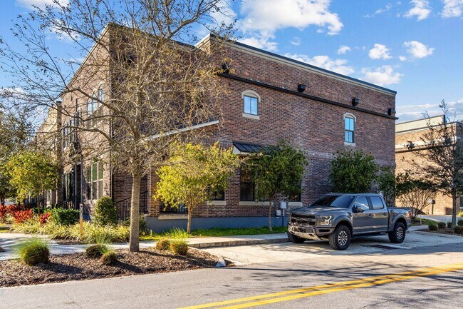 Building Photo - 247 Beech St