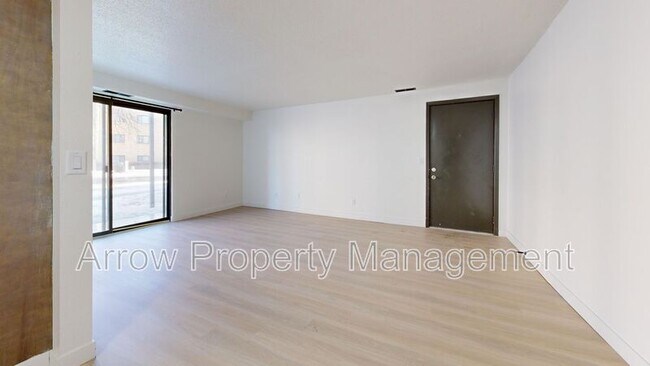 Building Photo - 207 E Arbor Ave