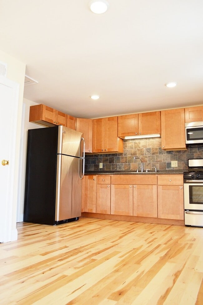 Photo - 158 North St Apartment