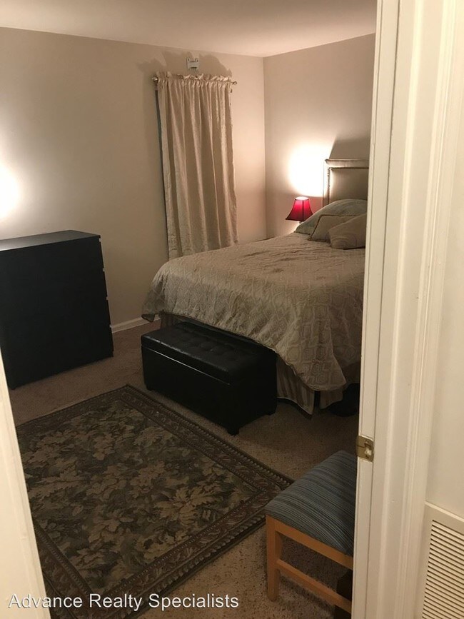 Foto del edificio - 3 br, 2 bath House - 693 Lake Caroline Dr