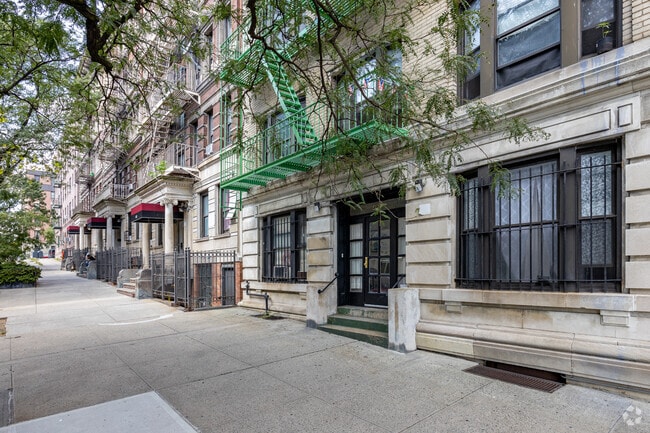 Building Photo - 461 W 159th St