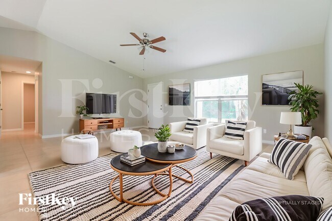 Foto del edificio - 11940 Helicon Ave